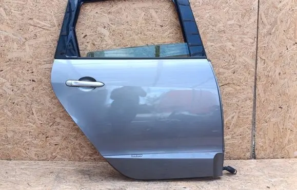 Rear door