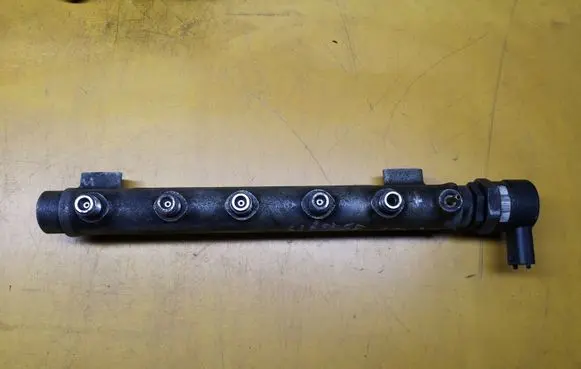 Hyundai Santa Fe Fuel main line pipe 0445214085 3140027400