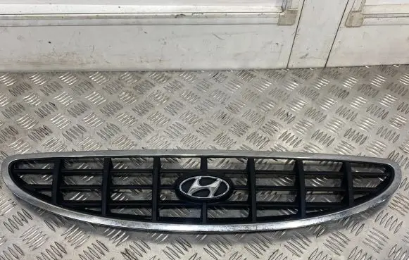 Hyundai Accent Front grill 865601A000