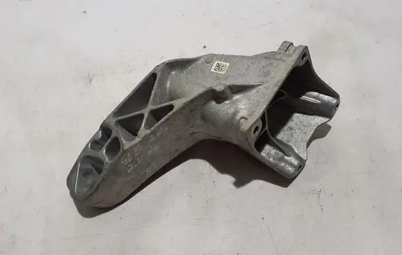 Mercedes-Benz GLE W167 Engine mounting bracket A6542231600