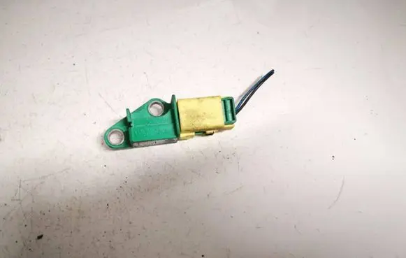 Volkswagen Golf V Airbag deployment crash/impact sensor 1K0909606C 5WK43544