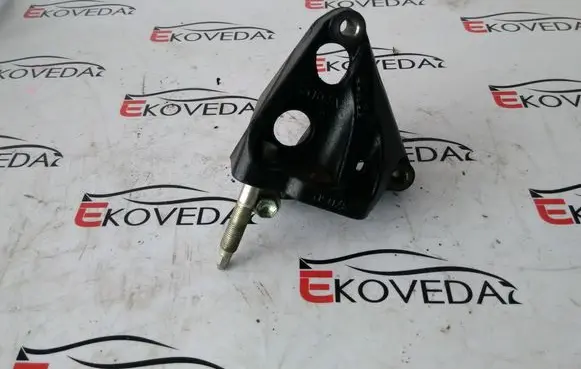 Toyota Verso Engine mounting bracket