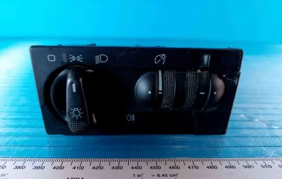 Volkswagen Golf III Light switch 1H6941531N