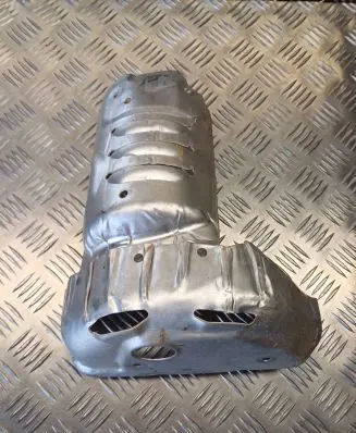 Volkswagen Polo V 6R Heat shield in engine bay 03D253041H