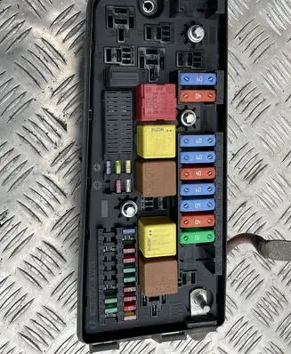 Opel Signum Fuse module 13170899