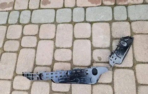 Toyota Highlander XU70 Rear bumper mounting bracket 521560E100