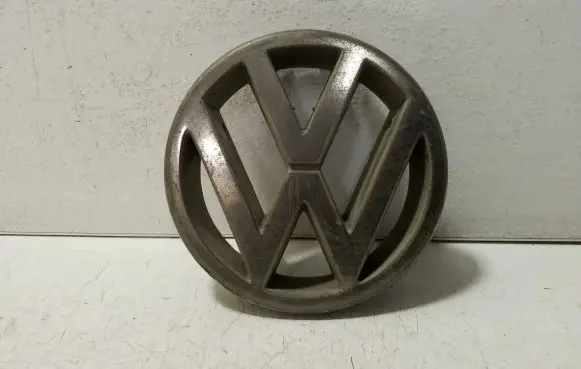Volkswagen PASSAT B4 Manufacturer badge logo/emblem 357853601