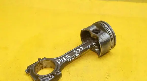 Volkswagen Golf VI Piston with connecting rod