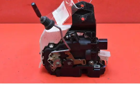 Volkswagen PASSAT B5.5 Front door lock 