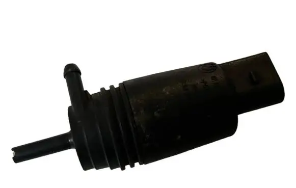 BMW 5 E39 Windscreen/windshield washer pump 8377612 67128377612