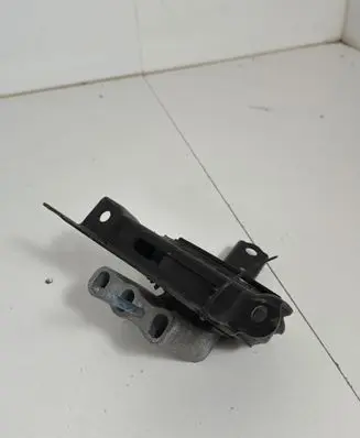Toyota C-HR I Engine mounting bracket 