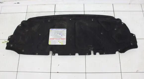 Engine bonnet/hood sound/heat insulation