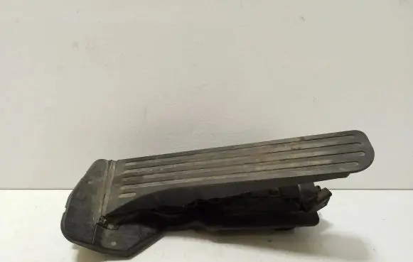 Volkswagen PASSAT B6 Accelerator throttle pedal 1K2721503 74390500