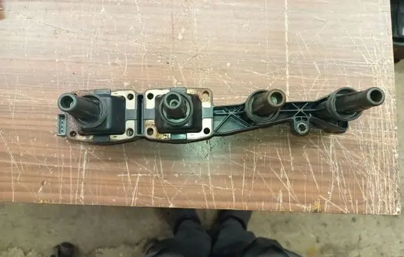 High voltage ignition coil
