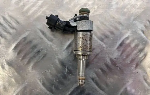 Maserati Levante Fuel injector 0261500