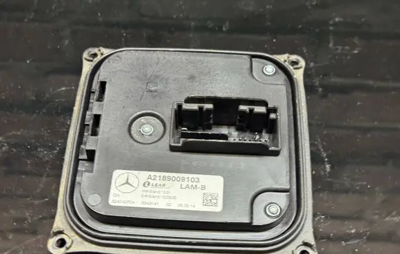 Mercedes-Benz C W204 Headlight ballast module Xenon A2189009103 524742F04