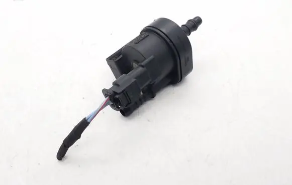 Volkswagen Tiguan Breather hose sensor 06H906517AA