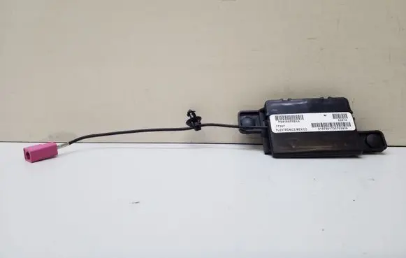Chrysler Pacifica Antenna control unit 68186558AA P68186558AA