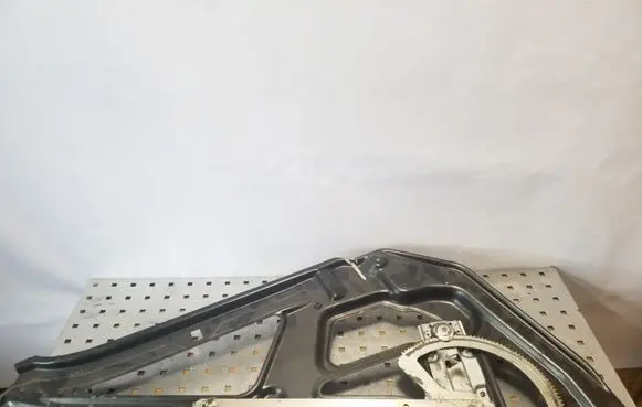 Volkswagen II LT Front door manual window regulator 