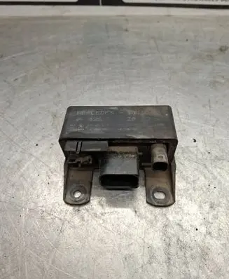 Mercedes-Benz C W203 Glow plug pre-heat relay 0255452832