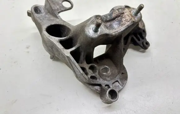 Audi A6 S6 C6 4F Engine mounting bracket 4F0199351N
