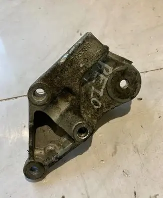 Peugeot 406 Engine mounting bracket 9632705380