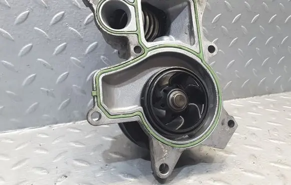 BMW 1 E81 E87 Water pump 7797640 051280307
