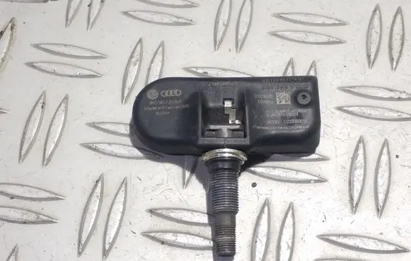 Volkswagen PASSAT B6 Tire pressure sensor 1K0907255A S122215001A L215VW2
