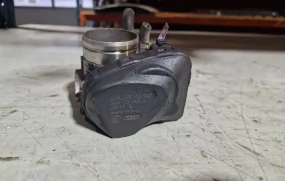 Volkswagen Golf IV Throttle valve 06A133062A