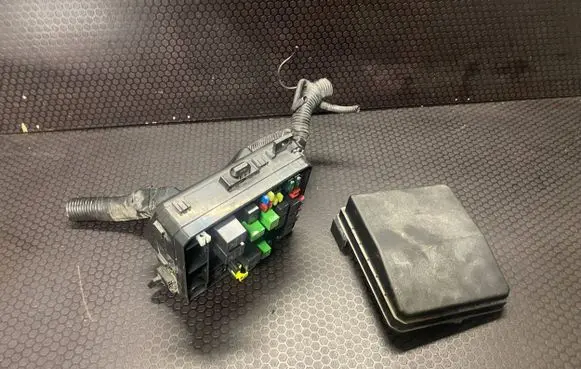 Peugeot 4007 Fuse box set PR06102000