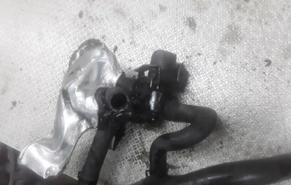 Volkswagen Multivan T5 Coolant heater control valve 7L0819076B