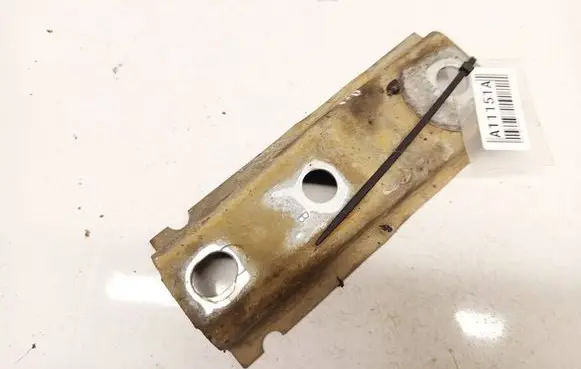 Peugeot 407 Engine mounting bracket 