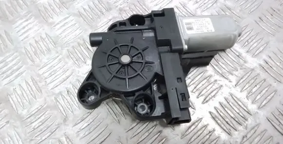 Volvo V70 Front door window regulator motor 970713101