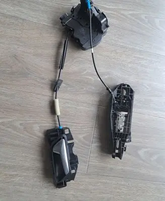 Opel Astra L Front door lock 9835557080 9849924580