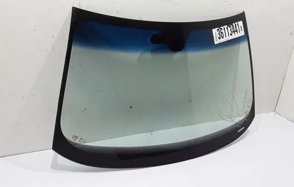 Volvo XC70 Front windscreen/windshield window 31217007