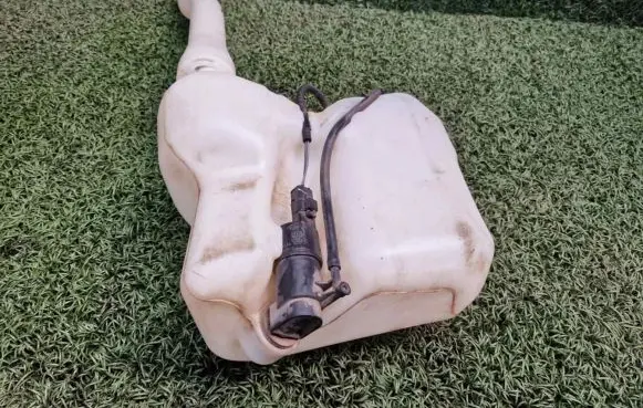 Renault Master III Windshield washer fluid reservoir/tank 2891000023R