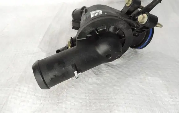 Ford Kuga III Thermostat housing HG9Q9K478CB
