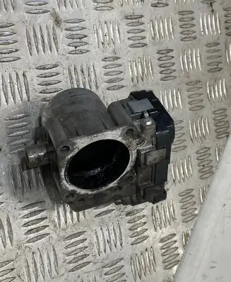 Volkswagen Touran I Throttle valve 03C1333062A