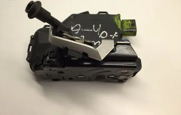 Audi A4 S4 B6 8E 8H Rear door lock 4B0839016D