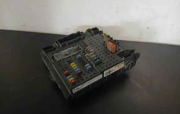 Volvo XC90 Fuse module 8676391 05W114 12217799
