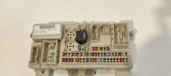 Ford Focus Fuse module 7D36797 6M5T14014 A000280