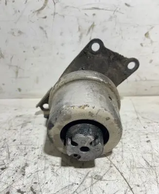 Volkswagen Transporter - Caravelle T5 Engine mount bracket 7H0199256H