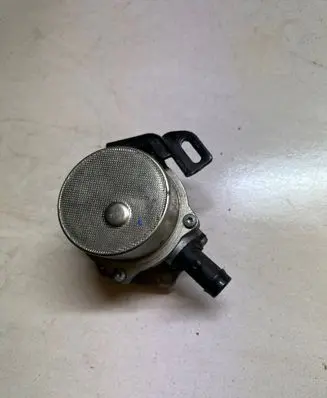 Renault Captur Vacuum pump 146505272R 13T1942872 70564100