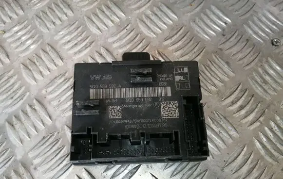 Volkswagen Golf VII Door control unit/module 5Q0959592A