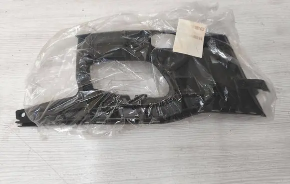 Audi A7 S7 4G Front bumper mounting bracket 4G8807096