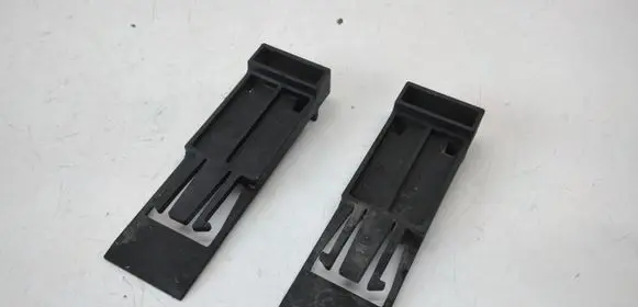 BMW 5 E60 E61 Radiator mount bracket 7788324