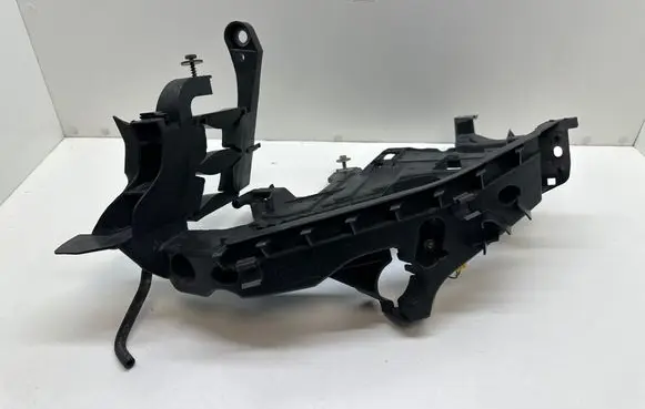 Audi A4 S4 B8 8K Headlight/headlamp mounting bracket 8K0805607A