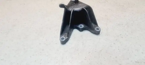 Opel Astra J Engine mounting bracket 13248664