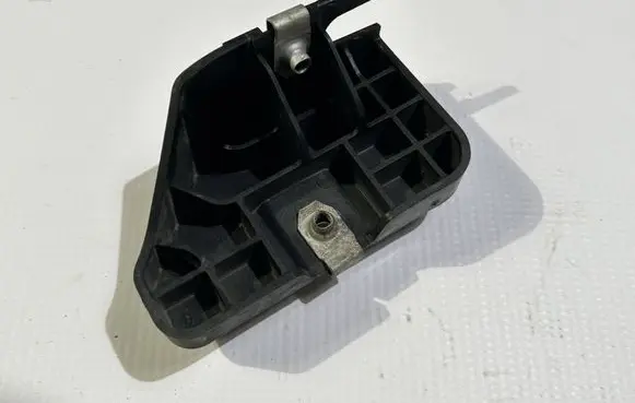 Radiator mount bracket