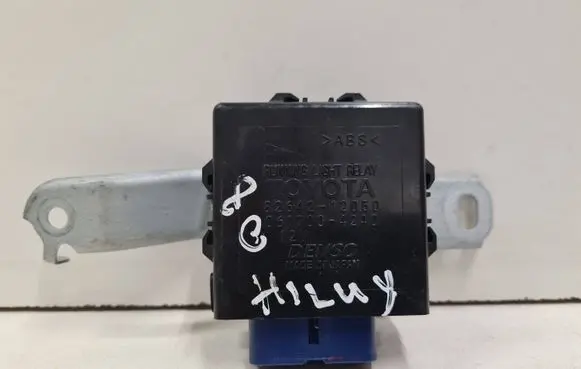 Toyota Hilux (AN10, AN20, AN30) Day light relay 8264212050 0617004240